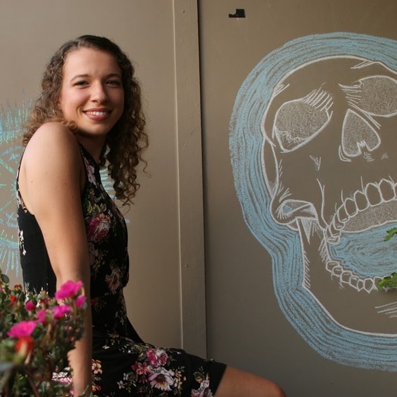 Meet your Posher, Erin - Picture 1 of 1